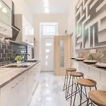Very Central New And Modern Home